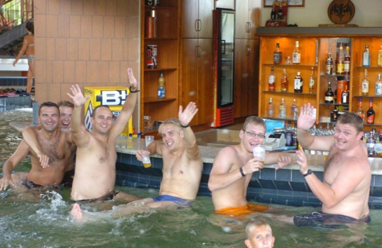 Hostel Maros Дьор Екстериор снимка