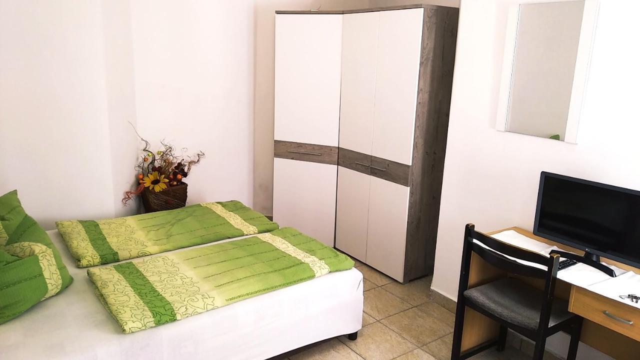 Hostel Maros Дьор Екстериор снимка