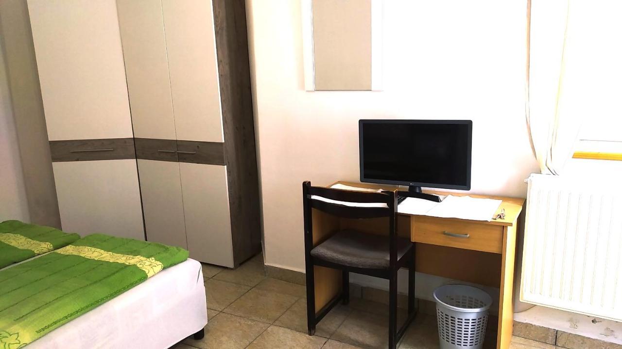 Hostel Maros Дьор Екстериор снимка