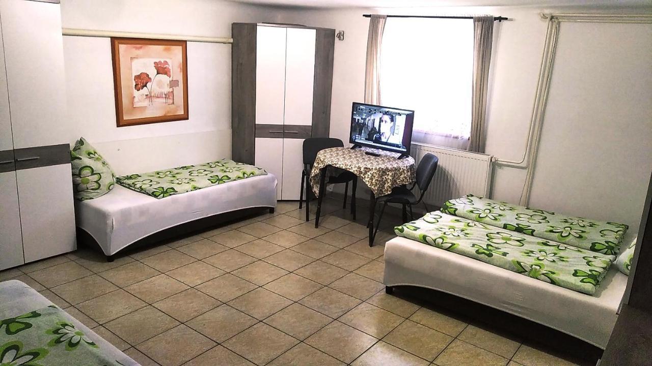 Hostel Maros Дьор Екстериор снимка