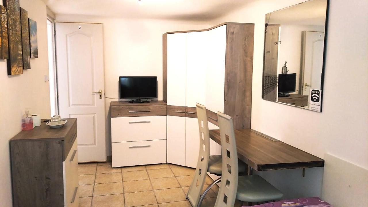 Hostel Maros Дьор Екстериор снимка