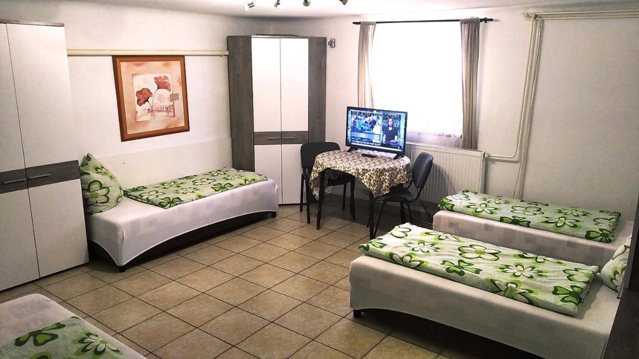 Hostel Maros Дьор Екстериор снимка